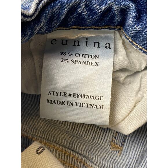 Eunina Women's Medium Wash Distressed Tapered Leg High Rise Jeans Size 0 - Picture 11 of 11